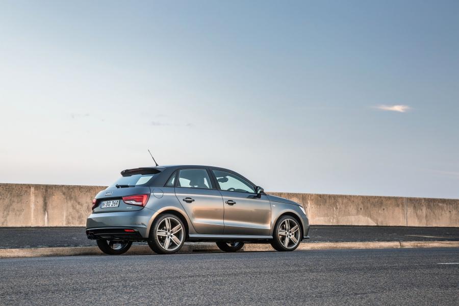 Audi A1 Sportback TFSI S-Line 2015 года  (AU) (фото 9 из 26)